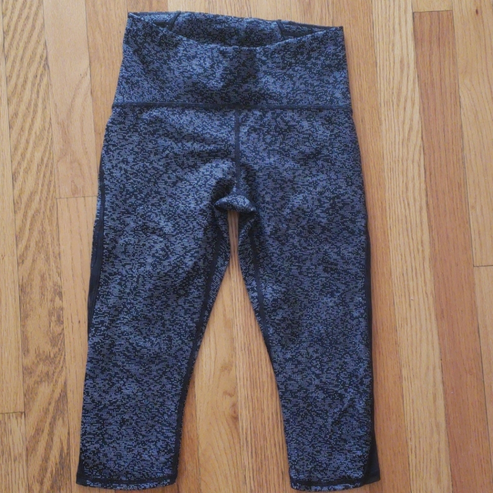 LULULEMON CAPRIS SIZE 4